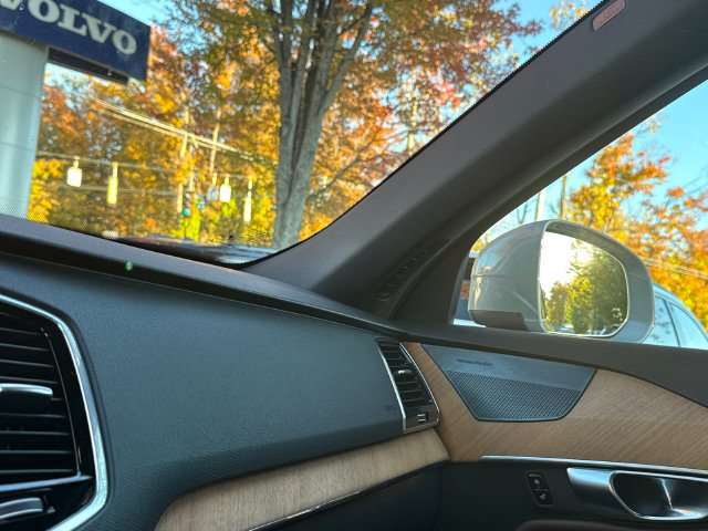 Certified 2025 Volvo XC90 T8 Plus AWD/4WD image 17