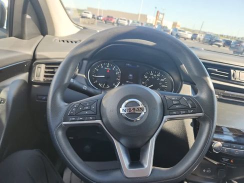 Used 2020 Nissan Rogue Sport SV image 28