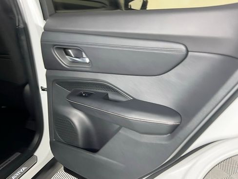 Used 2024 Nissan Ariya AWD image 28