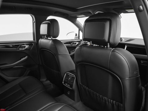 Certified 2026 Porsche Macan AWD/4WD image 24