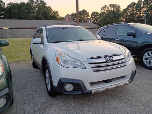 Used 2014 Subaru Outback 3.6R Limited AWD/4WD image 3