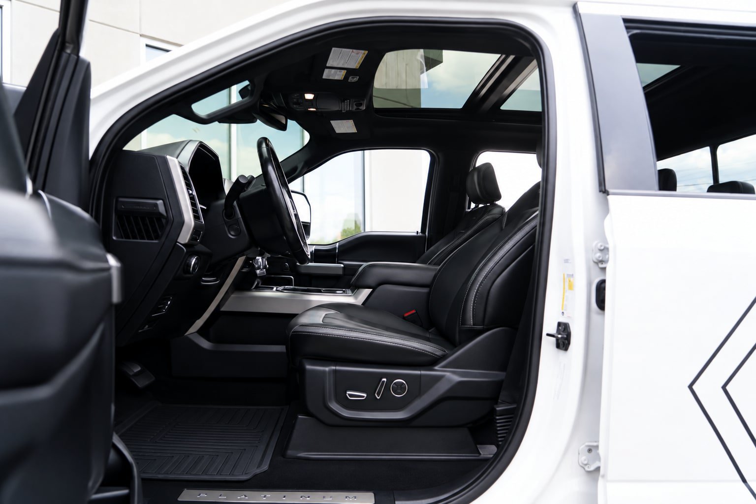 Used 2019 Ford F250 Platinum w/ Platinum Ultimate Package AWD/4WD image 21
