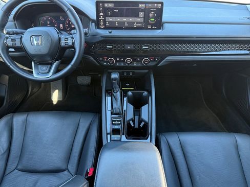 Used 2025 Honda Accord Touring image 10