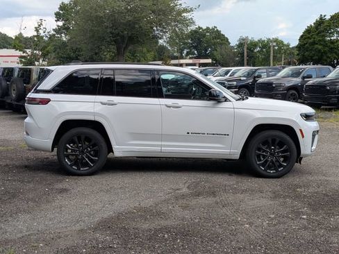 New 2026 Jeep Grand Cherokee Limited AWD/4WD image 2