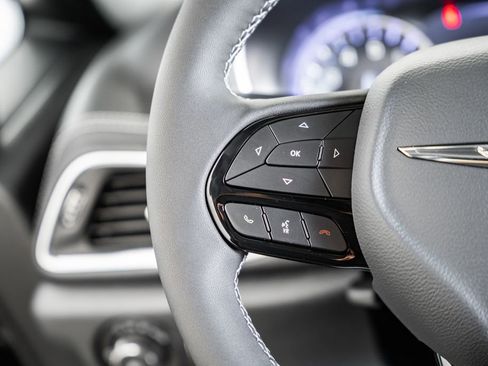 New 2026 Chrysler Pacifica Limited image 25