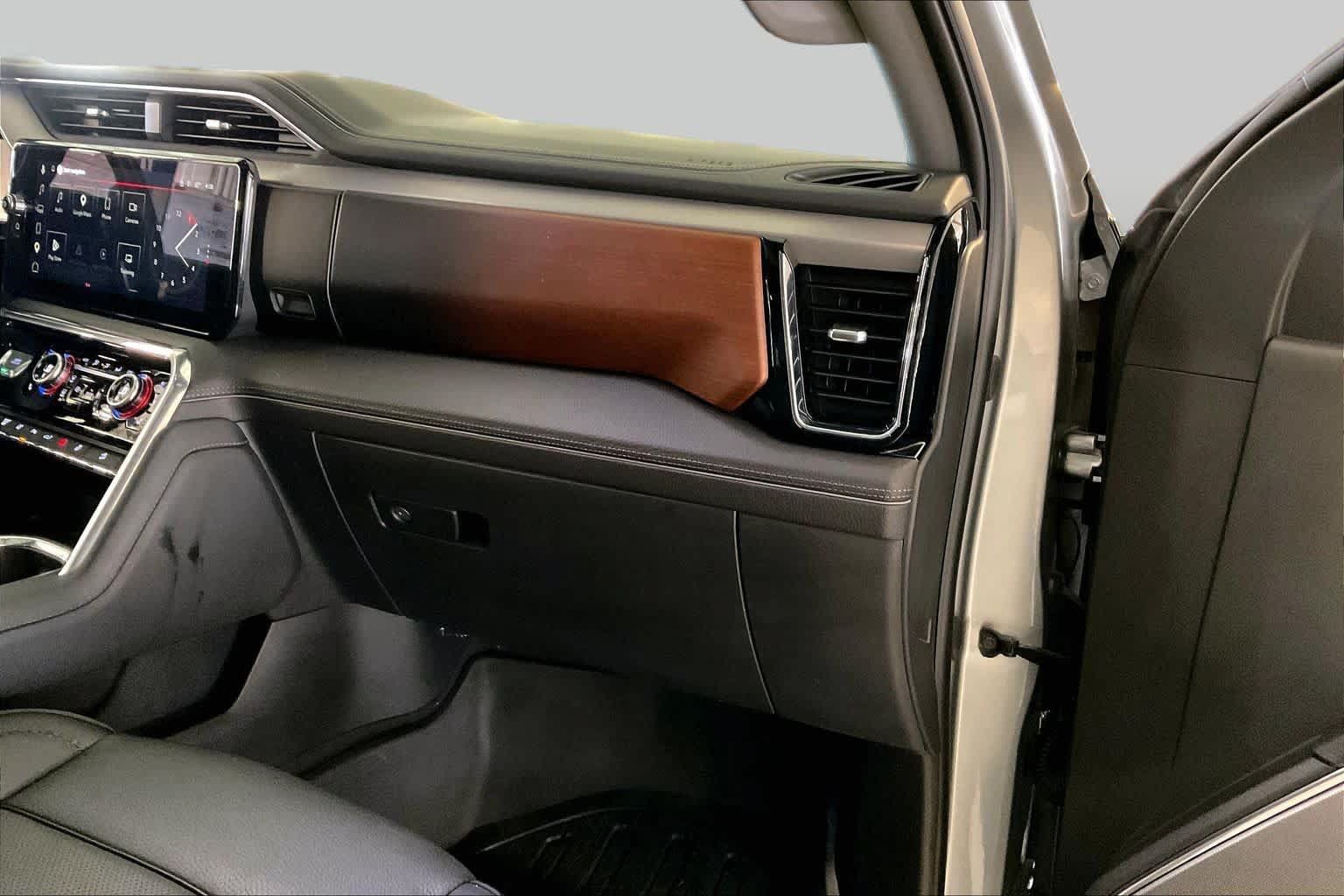 Used 2024 GMC Sierra 2500 Denali w/ Denali Reserve Package AWD/4WD image 17
