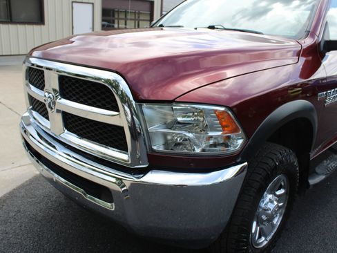 Used 2018 RAM 2500 Tradesman w/ Chrome Appearance Group AWD/4WD image 3