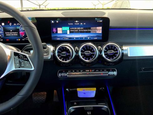 New 2025 Mercedes-Benz GLB 250 image 9