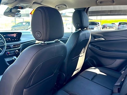 Used 2024 Buick Encore GX Sport Touring image 17