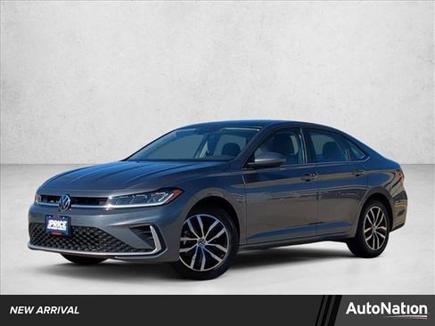 Used 2025 Volkswagen Jetta SE image 1