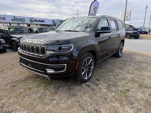 Certified 2025 Jeep Wagoneer Series III w/ Premium Group I image 3