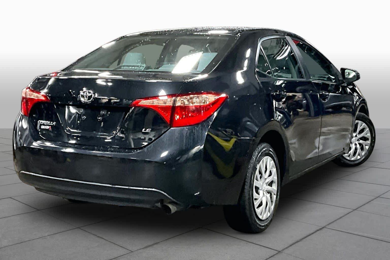Used 2019 Toyota Corolla LE w/ Carpet Mat Package (TMS) FWD image 13