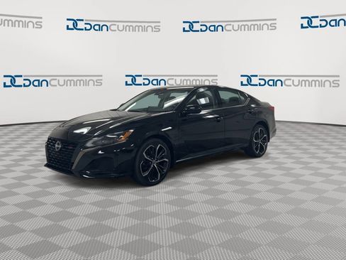 Used 2023 Nissan Altima 2.5 SR w/ SR Premium Package AWD/4WD image 4