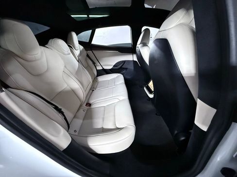 Used 2021 Tesla Model S Plaid image 23