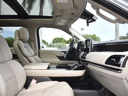 Used 2020 Lincoln Navigator L Reserve w/ Luxury Package AWD/4WD image 29