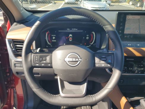 Certified 2025 Nissan Rogue Platinum w/ Tech Package image 17