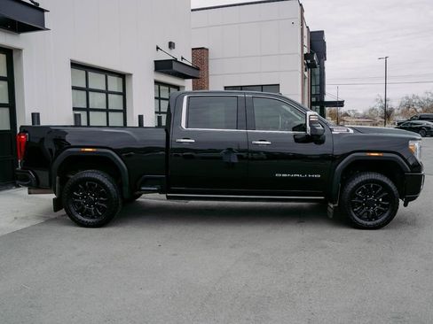 Used 2023 GMC Sierra 2500 Denali w/ Denali Black Diamond Edition image 9