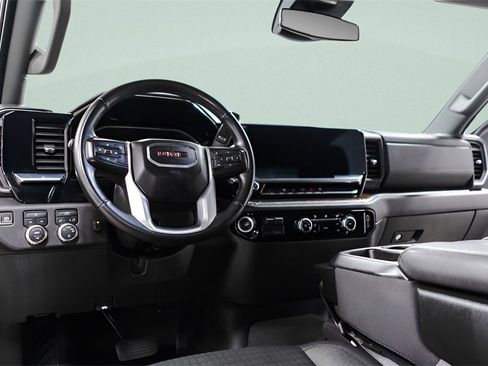 Used 2024 GMC Sierra 2500 SLE image 27