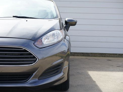 Used 2017 Ford Fiesta SE image 9
