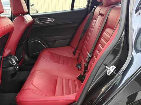 Used 2022 Alfa Romeo Giulia Veloce image 22