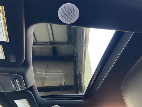 Used 2024 Ford F350 Platinum w/ FX4 Off-Road Package image 42