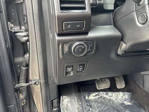 Used 2020 Ford Expedition Limited image 12