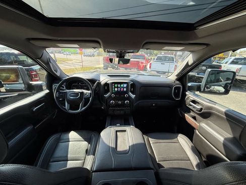 Used 2021 GMC Sierra 2500 Denali w/ Denali Black Diamond Edition image 3