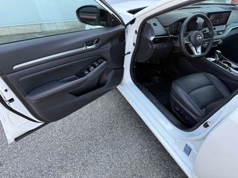 Used 2025 Nissan Altima 2.5 SR w/ SR Premium Package AWD/4WD image 15