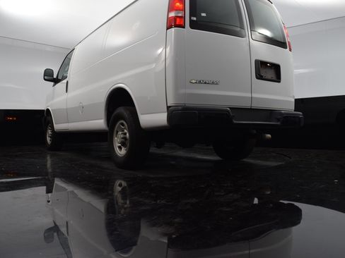 Used 2022 Chevrolet Express 2500 w/ Driver Convenience Package image 20