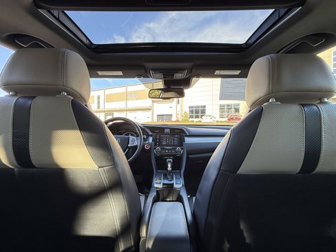 Used 2017 Honda Civic Touring image 32