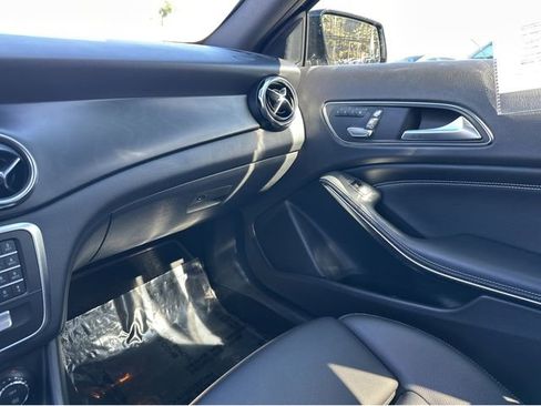 Used 2019 Mercedes-Benz GLA 250 image 14