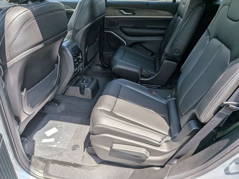 New 2025 Jeep Grand Cherokee L Limited w/ Luxury Tech Group II image 24