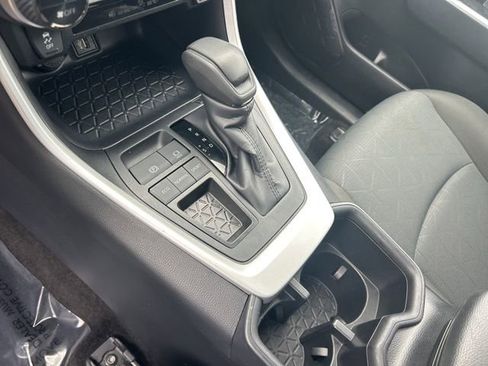 Used 2025 Toyota RAV4 XLE FWD image 36