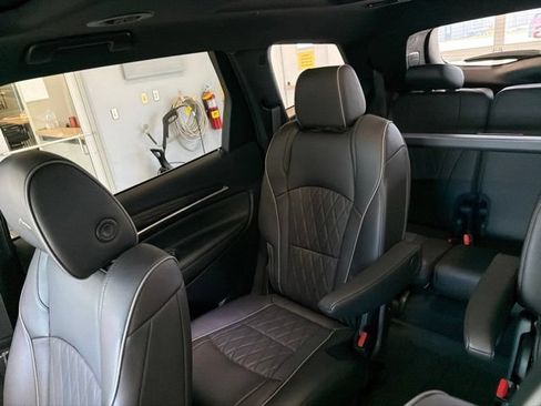 Used 2024 Buick Enclave Avenir w/ Avenir Technology Package AWD/4WD image 19