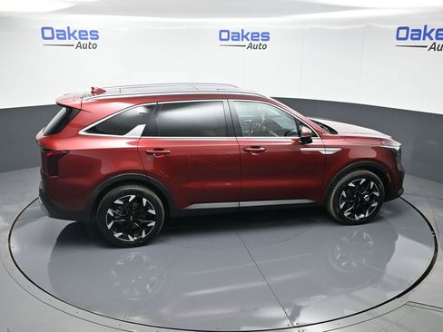 Certified 2025 Kia Sorento EX w/ Panoramic Sunroof Package image 30