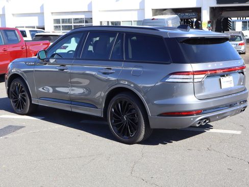 Used 2025 Lincoln Aviator Reserve w/ Equipment Group 201A image 8