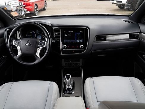 Used 2022 Mitsubishi Outlander LE image 8