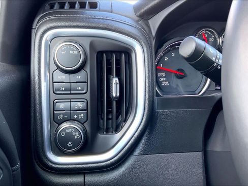 Used 2020 Chevrolet Silverado 1500 RST w/ Texas Edition AWD/4WD image 33