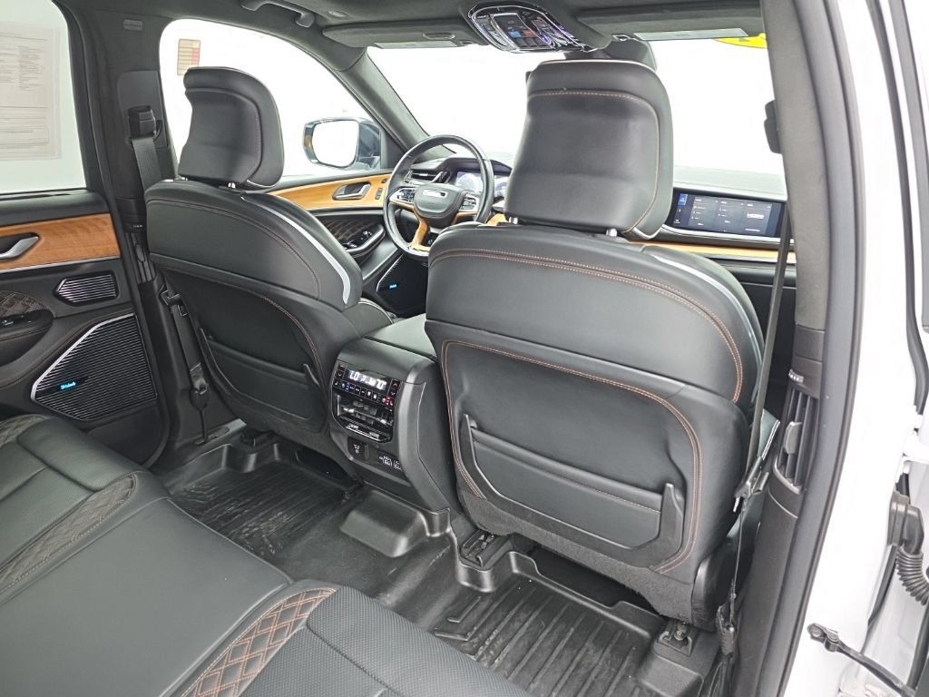 Used 2024 Jeep Grand Cherokee L Summit AWD/4WD image 57