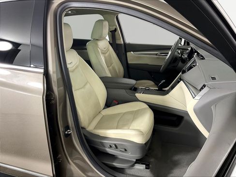 Used 2023 Cadillac XT5 Premium Luxury w/ Technology Package AWD/4WD image 29