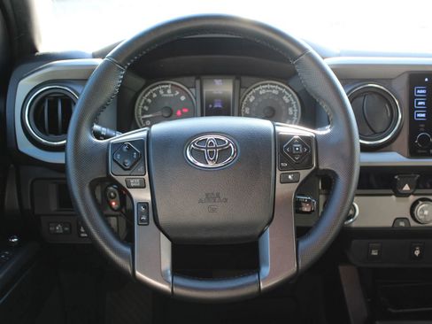Used 2016 Toyota Tacoma TRD Off-Road image 24