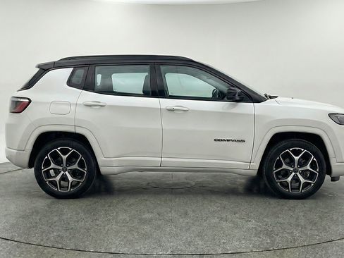 Used 2025 Jeep Compass Limited AWD/4WD image 11