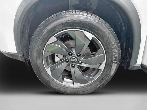 Used 2024 Nissan Rogue SV FWD image 10