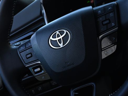 Used 2025 Toyota Camry SE image 23