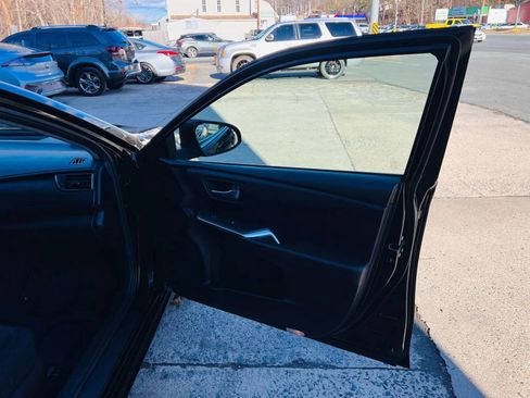 Used 2016 Toyota Camry LE image 12