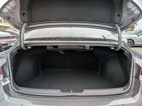 New 2025 Hyundai Elantra Limited image 23