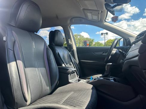 Used 2020 Nissan Rogue SV FWD image 14