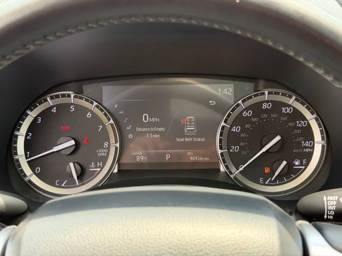 Used 2022 Toyota Highlander XLE AWD/4WD image 21