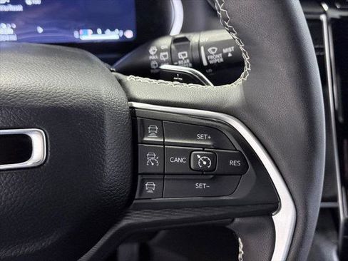 Certified 2024 Jeep Grand Cherokee L Altitude image 35