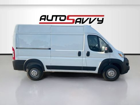 Used 2024 RAM ProMaster 2500 w/ Convenience Group FWD image 8